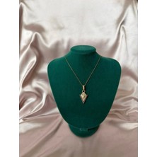 Işıltılı Zirkon Taşlı Üçgen Kolye