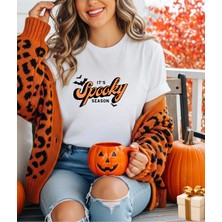 Aselinda Beyaz Bisiklet Yaka Spooky Baskılı Tişört (Kombin Yapmak Için 2 Ürün Ekleyiniz)