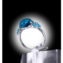 Yıldırım Mavi Doğaltaş Detaylı 925 Ayar Gümüş Kadın Yüzük – Zarif ve Işıltılı Tasarım