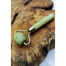 Normadia Yeşim Taşı Roller Masaj Aleti ile Yenilenmiş Cilt ve Rahatlık