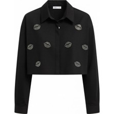 Miss Poem Kadın Siyah Taşlı Dudak Detaylı Crop Uzun Kol Gömlek