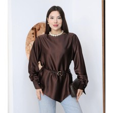 Moda Banuş Asimetrik Kemer Hediyeli Kahverengi Saten Uzun Kol Gömlek