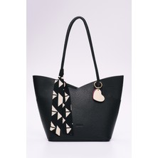 Elatae Tote Kadın Omuz Çantası – Çapraz Çantasıyla, Kalpli Charm ve Şal Detaylı ELA2017