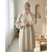 Moda Morfo Yanı Yırtmaçlı Ponponlu Yumoş Triko Kazak  -Krem