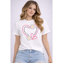 herkesemoda Kalp ve Papatya  Baskı Detaylı Basic T-Shirt