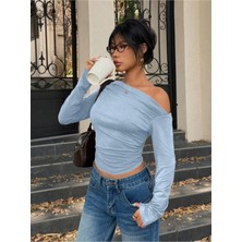 Blue Street Kadın Asimetrik Omuz Uzun Kollu Büzgülü Dar Kesim Kısa Tişört