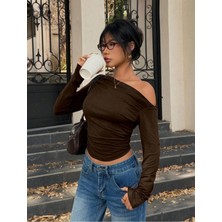 Blue Street Kadın Asimetrik Omuz Uzun Kollu Büzgülü Dar Kesim Kısa Tişört