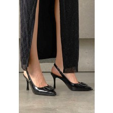 Gökhan Talay Rosalinda Esnek Yumuşak Kaymaz Taban (8 Cm) Siyah Rugan  Açık Lastikli V Toka Kadın Topuklu Ayakkabı