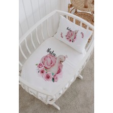 Lilabio Isme Özel %100 Pamuk Lastikli Park Yatak Çarşaf Seti (60X120) Gül Içinde Kuğu