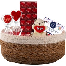 Chocoflychocolate Sevgililer Günü Kişiye Özel Hediye Sepeti – Isimli Tatlı Hediye Sepeti