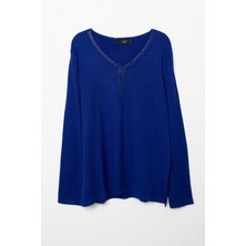 On Fashion Kadın V Yaka Taşlı Saks Mavisi Kazak 65422