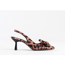 Trendella Leopar Fiyonklu Kitten Topuklu Slingback Kadın Ayakkabı TR08MS24D