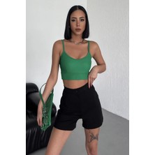 Indispensablely Tarz ve Rahatlığı Bir Arada Sunan Yüksek Bel Esnek Likralı Krep Şort Siyah