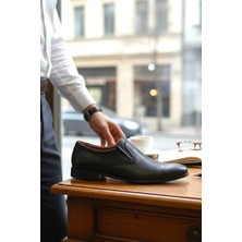 Enoch Hakiki Deri Siyah Bağcıksız Yanları Lastikli Klasik Erkek Ayakkabı