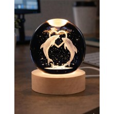 Eser Ticarett 3D Kristal Küre LED Masa Lambası – Aşık Yunuslar & Kalp Desenli – Ahşap Tabanlı Dekoratif Gece Lambası, Dokunmatik Işık