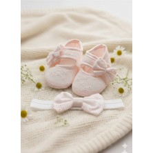 Masal Dünyası Bursa Fistolu Ekru Renk Kız Bebek Bez Patik Ayakkabı ve Saç Bandı Seti 0-3 Ay