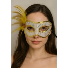 Oyunca Altın Renk Yandan Tüylü Pul Payet Işlemeli Parti Maskesi 23X12 cm