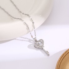 Midnight Shine ✨ Exclusive Paslanmaz Çelik 18 Ayar Altın / Rose Gold / Gümüş Kaplama Kalp Anahtar Işıltılı Zirkon Kolye 👑 Zamansız & Kararmaz Lüks Tasarım