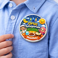 Fynbos Ramazan Temalı Oruç Tutuyorum Rozeti 44 mm – Çocuklara Özel Teşvik Edici Metal Yaka Rozeti