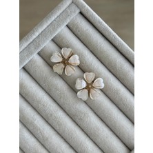 İrem Yıldız Çiçekli Model Beyaz Çelik Küpe