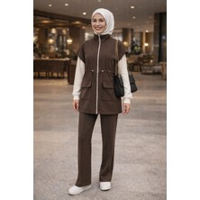 Moda Şık ve Rahat Günlük Stil: Yelekli 2’li Takım – Modern Tesettür Spor Şıklığı | Oysho Ilhamlı Kombin