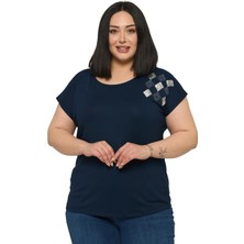 Disentis Modest Büyük Beden Düşük Kısa Kollu Omuzda Baklava Desenli Lacivert Bluz