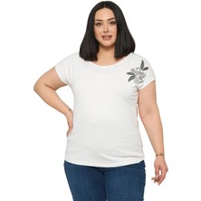 Disentis Modest Büyük Beden Düşük Kısa Kollu Omuzda Papatya Desenli Ekru Bluz