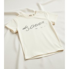 Koton Kısa Kollu Atatürk İmzası Baskılı Tişört Kız Çocuk Günlük Stil Ekru Renk