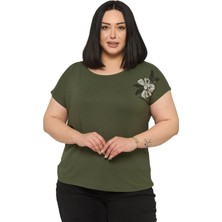 Disentis Modest Büyük Beden Düşük Kısa Kollu Omuzda Papatya Desenli Haki Bluz