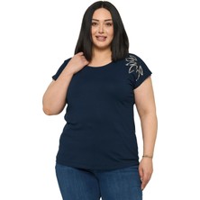 Disentis Modest Büyük Beden Düşük Kısa Kollu Omuzda Yaprak Desenli Lacivert Bluz