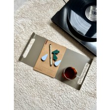 Vasa Concept Dekoratif Metal Tepsi – 40×20×3,5 cm | Sıcak Bej Kahverengi | Modern Sunum ve Orta Sehpa Tepsisi | Metal Dekor Ürünü | Organizer Skar TD-003 |