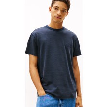 Tommy Jeans Bisiklet Yaka Baskılı Lacivert Erkek T-Shirt DM0DM22336C1G Lacivert T-Shirt