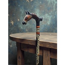 Normadia El Işlemeli At Figürlü De Devrek Bastonu, Kızılcık Ağacı Tasarımı