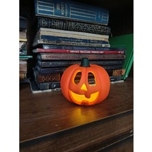 Gözeler El Boyaması Dekoratif Turuncu Balkabağı Mumluk – Küçük Boy, 8 cm x 7,5 cm