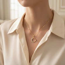 Ay Yıldız Figürlü Taşlı Kolye – Altın Renk Zarif Kadın Kolyesi | Anlamlı Hediye