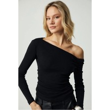 Nihanello Butik Omzu Açık Drapeli Bluz