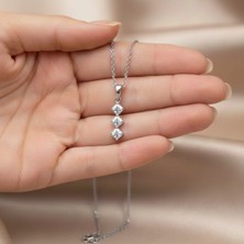 Zarif Taş Detaylı Kadın Kolye – Minimal ve Şık Tasarım Kolye