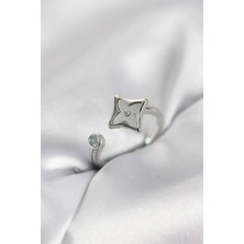 Shopwave Gümüş Renk Köşeli Yonca Model Zirkon Taşlı Kadın Yüzük