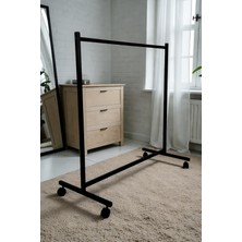 Normadia Şeffaf ve Dayanıklı Metal Stand, Düzenli ve Şık Sergileme Sağlar