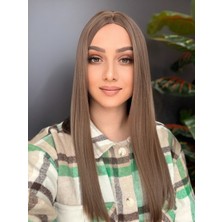 Aura Peruk Rus Kumralı Rengin Düz Perçemsiz Tina Modelimiz