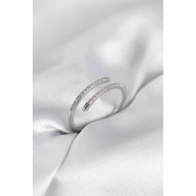 Pazarcan Gümüş Renk Yılan Kuyruk Model Zirkon Taşlı Kadın Yüzük