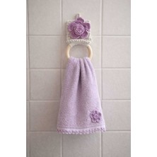 Normadia El Yapımı Tığ Işi Çiçekli Ahşap Banyo Havlu Askısı