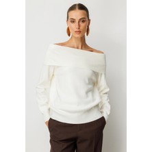 On Fashion Kadın Omzu Açık Ekru Kazak 65380