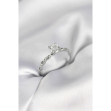 Pazarcan Gümüş Renk Sarmal Zincir Model Tek Taş Model Zirkon Taşlı Kadın Yüzük