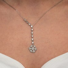 Şems Kamer Ürün Başlığı 925 Ayar Gümüş Sıralı Zirkon Taşlı Kar Tanesi Figürlü Kadın Kolye