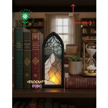 Heroicrafts Studio Dağ Tasarımlı Işıklı Kitap Tutucu - Pla Fantasy Book Nook, Vitray Tarzı, LED Mum Işıklı Dekor
