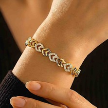 Bontexs Kadın Sevgililer Günü ve Yıl Dönümü Hediyesi Zarif Taşlı Altın Renk 316L Çelik Bileklik