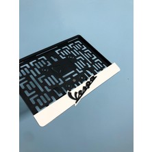 Özgürce Şık Beyaz Siyah Pleksi Motor Plakası, Dayanıklı ve Hafif Tasarım