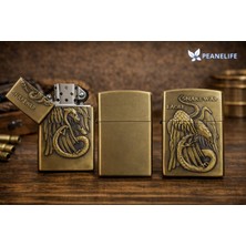 Peanelife Kartal & Yılan Desenli Benzinli Metal Çakmak 5,6 cm – Klasik Kapaklı
