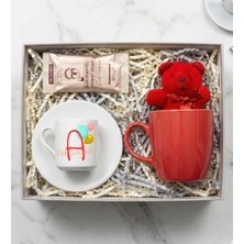 Kişiye Özel Baskılı Türk Kahve Fincanı & Kırmızı Kupa & Kırmızı Anahtarlık Ayıcık & Tek Kullanımlık Kahve Hediye Seti